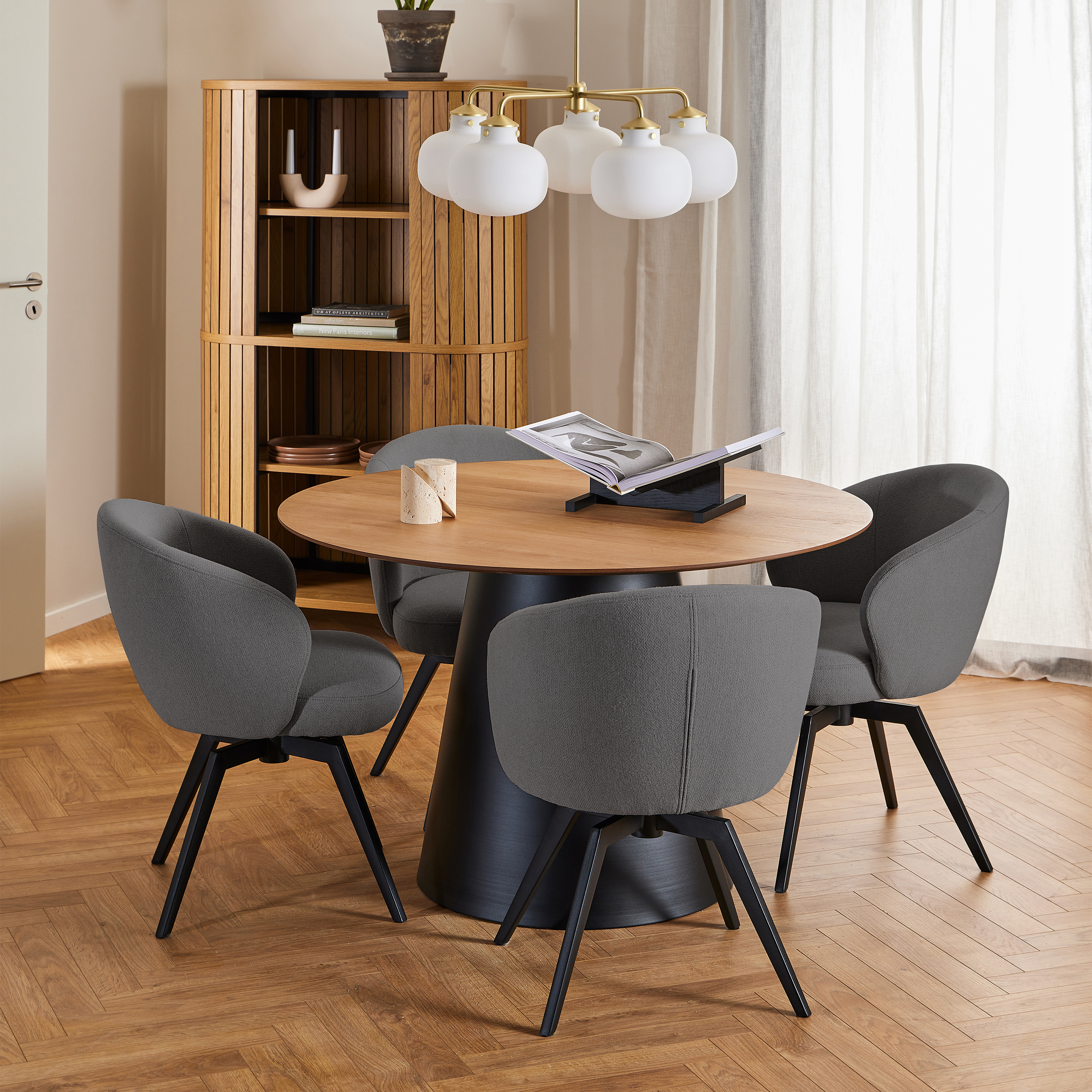 SOIL Round Dining Table in Oak and Black Included 4 Dining Chair with Armrest and Swivel Function in Grey