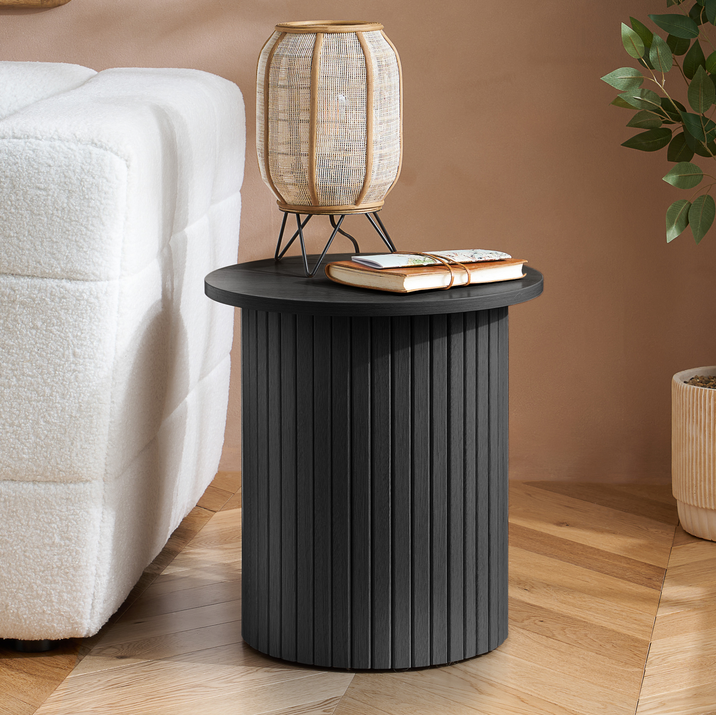 AUREN Fluted Side Table - Black