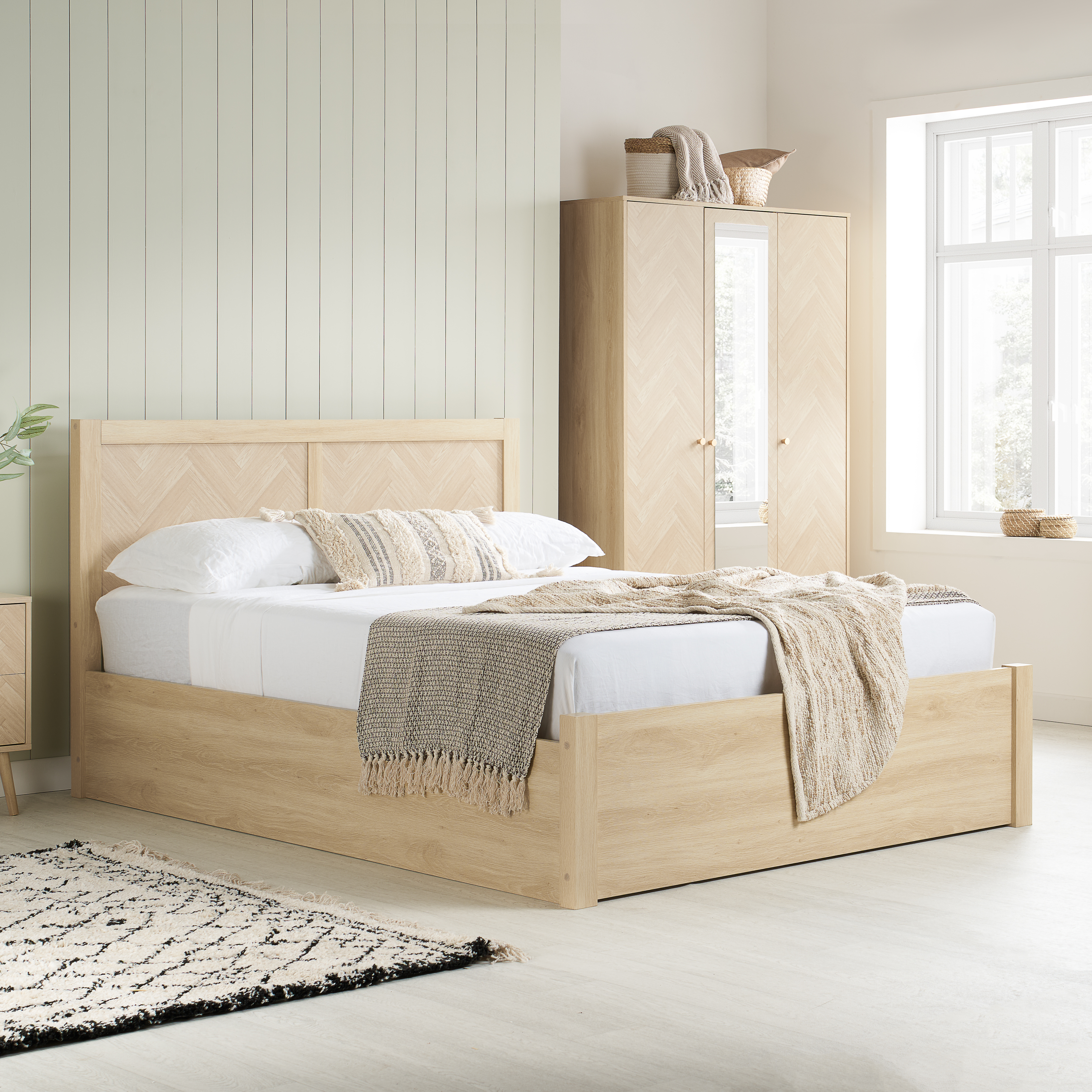 HEARTHEN Kingsize Wooden Ottoman Storage Bedframe - Light Oak