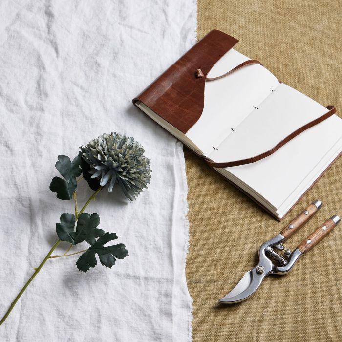 Pale Chrysanthemum - Green Blue